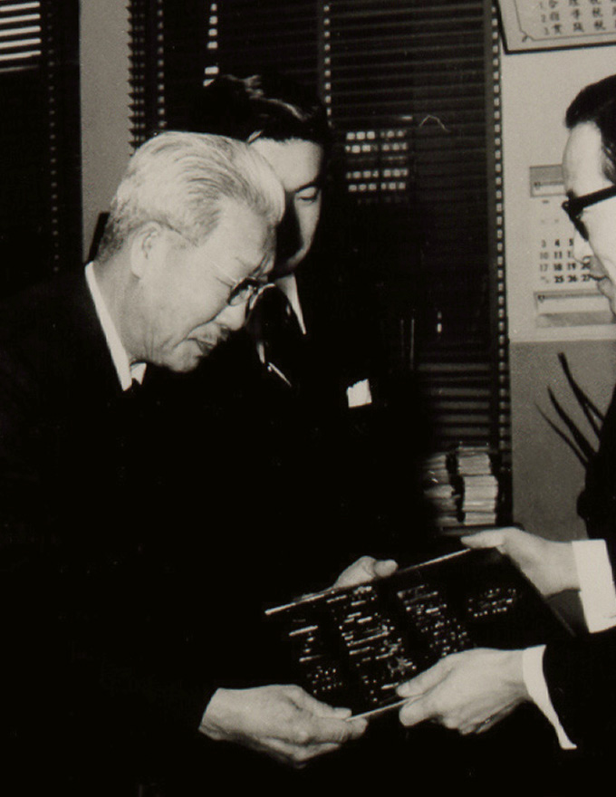 상패 수여 사진